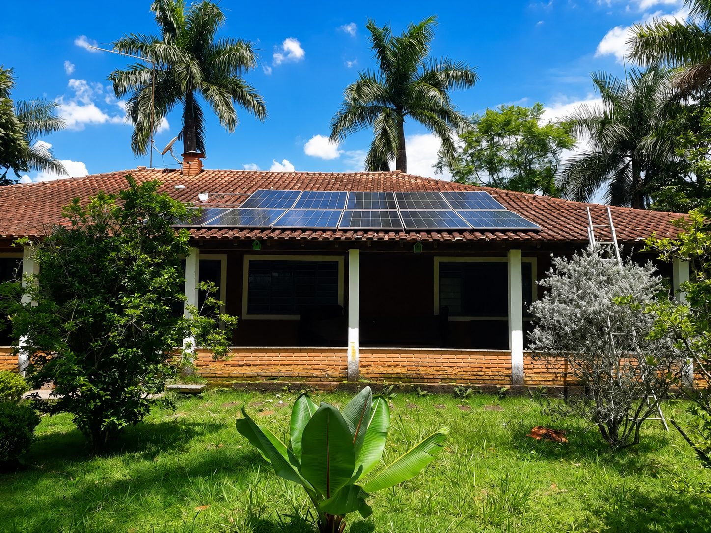 Sistema fotovoltaico instalado em sítio - avaliação de Adriana Garvia no Google