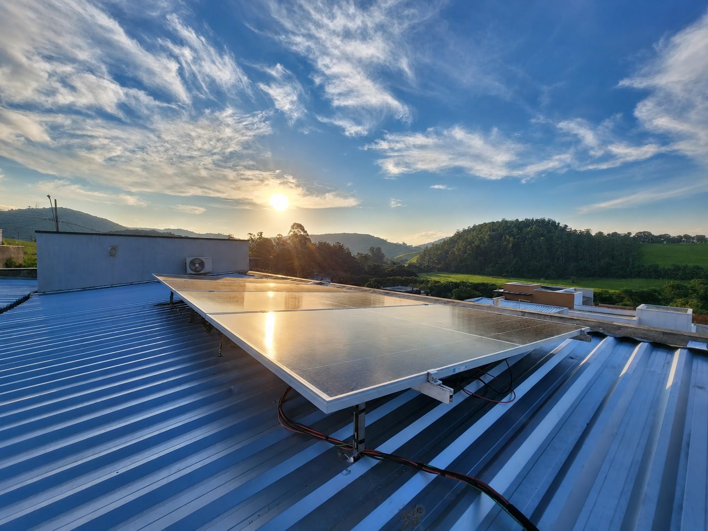 Instalação fotovoltaica residencial - avaliação de Alison Rafael Marinho Gonçalves no Google